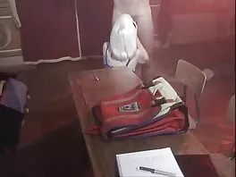 Châu Á vixen fucks burglar phía sau cô ấy của chồng phimsex cophude trở lại