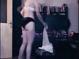 Phụ nữ gợi cảm đang thực hiện sex phụ đề hay một dự án đặc biệt