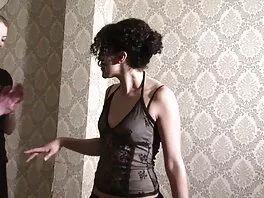 Kỳ lạ hoochie Monica Asis được phim sex phụ de nghiêng trên đi văng